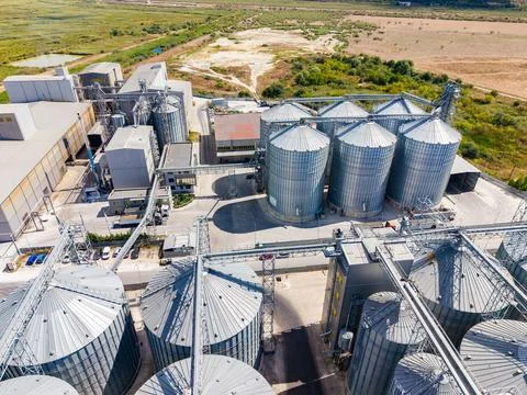 Large grain storage facility with silos and processing buildings located in.. Stock Photos