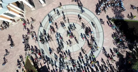 A large group of cyclists in the Park. Stock-Footage 154445814