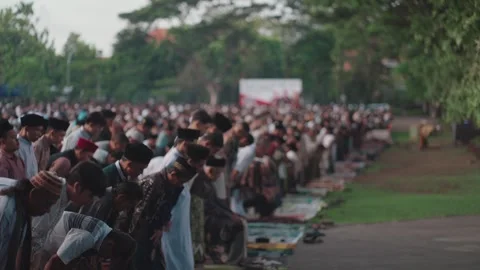 Large group Muslim prayer Eid celebration in Indonesia Islamic worship gathering Stockbeeldmateriaal 331204259