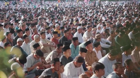 Large group Muslim prayer Eid celebration in Indonesia Islamic worship gathering Stockbeeldmateriaal 331209032