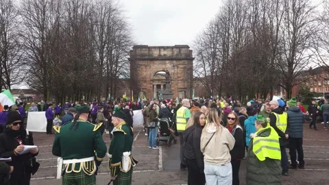 A large group of people waiting to join the Glasgow St Patrick’s Festival 스톡 동영상 335318317
