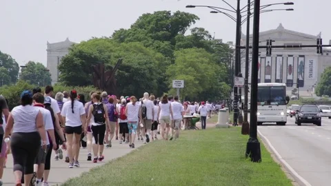 Large group of people walking in Chicago Stock Footage 82529993