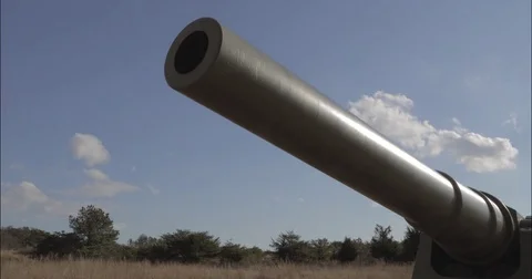 Large Gun and Sky 库存影片 73402555