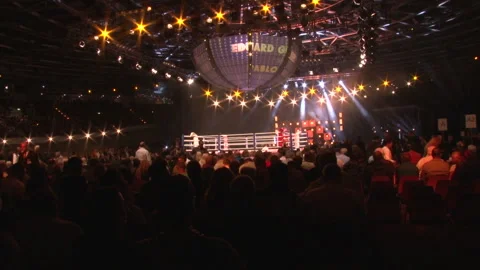 A large hall with a boxing arena. Preparing for a large-scale boxer battle  스톡 동영상 146897889