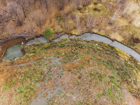 The large heap garbage dump extends parallel to the river,Garbage mountains with Stockfoto's