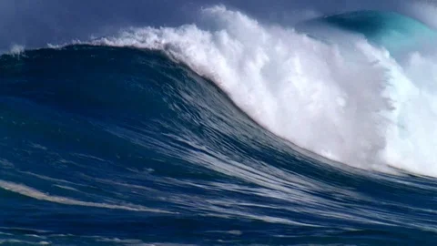 Large heavy wave breaking onto a shallow reef. Power of the nature Stock Footage 125591730