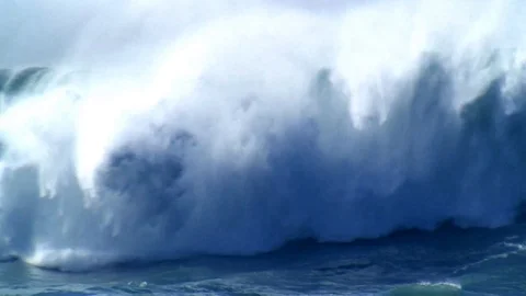 Large heavy wave breaking onto a shallow reef. Power of the nature Stock Footage 125622737