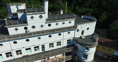 Large Historical Structure In Mountain Grove Fresh Air Sunny Day Aerial Top Stock Footage 289412273