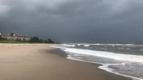 Large hurricane thunderstorm approaching from the ocean Vídeos de archivo 172336121