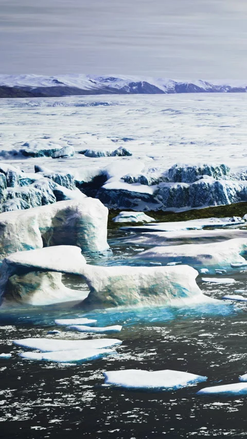 Large icebergs float in a glacier lagoon surrounded by mountains in Iceland 库存影片 334050409