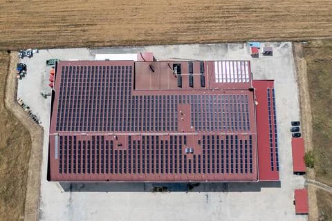 Large industrial building using solar panels on the roof for green energy p.. Stock Photos