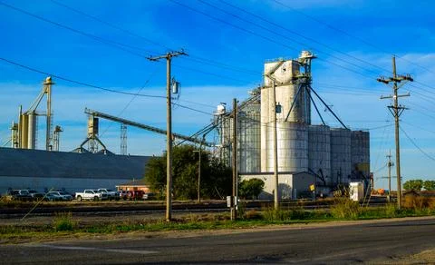 Large industrial grain elevator complex comprising tall reinforced concrete.. Stock Photos