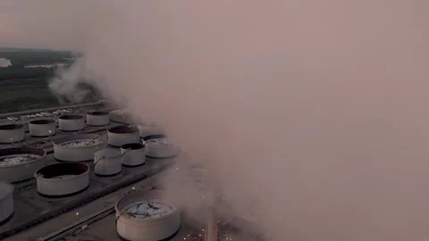 Large Industrial Oil Refinery Complex Producing Global Energy Fuel Supply Видео 347640856