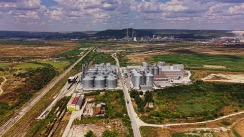 Large industrial site with storage silos and manufacturing facilities Video stock 340382908