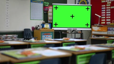 Large interactive white board with green screen chroma key in empty school Vídeos de archivo 159822712