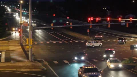 Large Intersection Traffic at Night Stockbeeldmateriaal 11017416