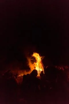 Large Ivan Kupala bonfire during the Shypit Festival in the Ukrainian Carpath Fotos Stock
