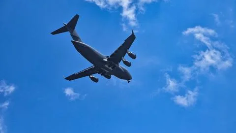 Large jet soaring through a clear blue sky. Foto stock
