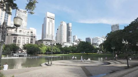 Large Lake At Benchasiri Park In The Khlong Toei District Of Bangkok, Thailand Vídeo Stock 318946253