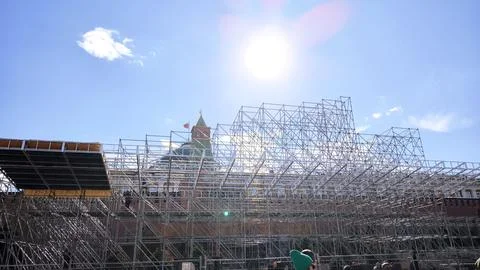 Large metal construction scaffolding structure in Red Square Moscow 库存照片