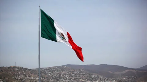 Large Mexico Flag Blowing In Wind Vidéo 38348100