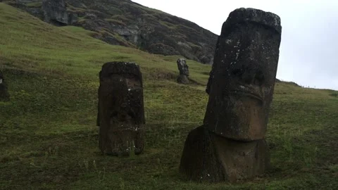 Large Moai Leaning on Slope at Rano Raraku, Rapa Nui, Chile 1080p 스톡 동영상 160006988