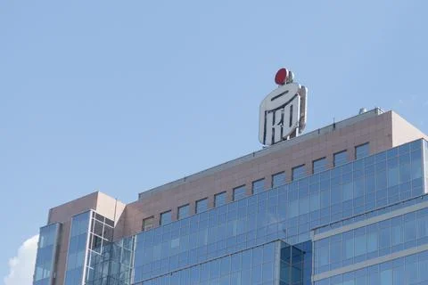 Large modern building of the PKO bank with logo in Warsaw, Poland Fotos de archivo