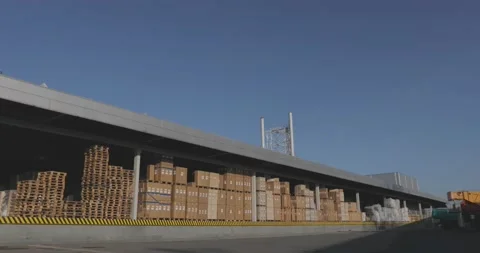 Large modern warehouse, large warehouse with many boxes Video stock 131617814