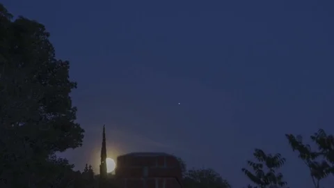 Large moon rising over chimney - time lapse Video stock 74719601