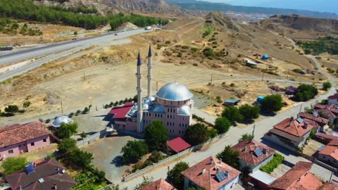 Large mosque in small city in Turkey or village in Muslim area. 스톡 동영상 252527158