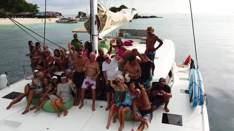 A large multinational company waves at the camera Vidéo 186927758