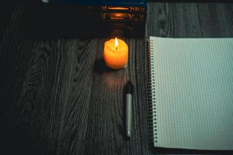 Large notebook and black marker in candlelight Foto stock