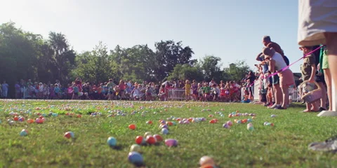 Large number of Kids starting an Easter egg hunt Stock Footage 140369726