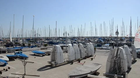 A large number of yachts in storage Stockbeeldmateriaal 39996913