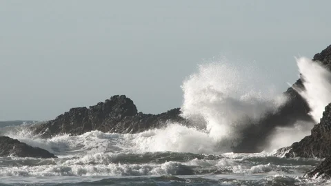 Large Ocean Waves Crashing On Rocks At Shore Video stock 121284705