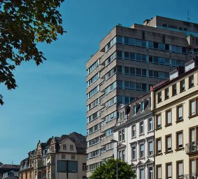 Large office complex, as it has double the height of neighboring historic b.. 스톡 사진