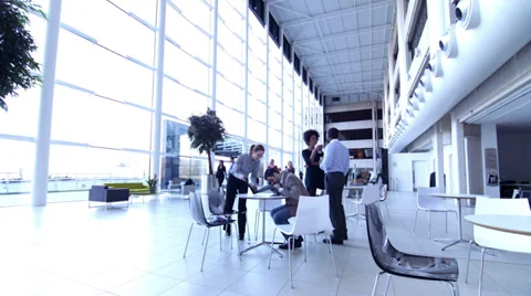 Large office team time lapse.  People shaking hands in office foyer reception. Vídeo Stock 32719891