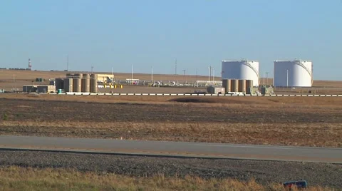 Large Oil Storage Tanks Close 스톡 동영상 43067014