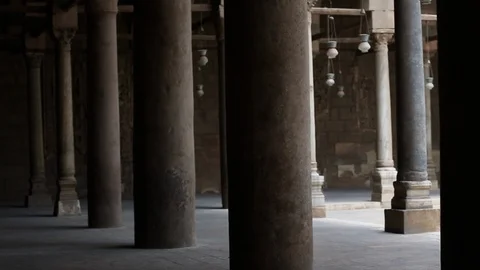 Large Old Columns In Egyptian Mosque Tracking 스톡 동영상 102148432