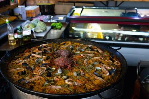 A large paella rapidivar is preparing for a big holiday on the street Stock Photos
