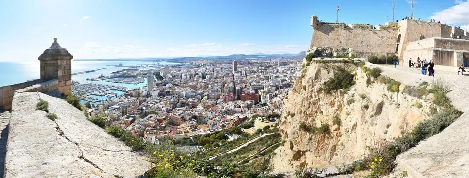 Large panoramic view of the top of Santa Barbara Castle in Alicante Foto stock