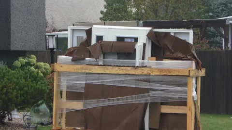 Large parcel  box in the rain 動画素材 321244087