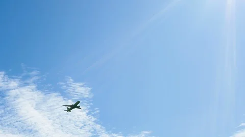 Large passenger plane gaining altitude after takeoff in front of the bright sun 库存影片 119073121