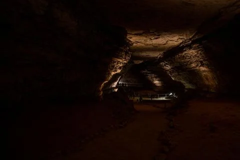 Large Pathway Through Mammoth Cave 库存照片