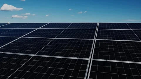 Large photovoltaic array used for renewable energy generation Vídeo Stock 345611246