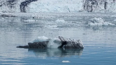 Large piece of floating ice in front of Harvard Glacier, Collage Fjord, Alaska 스톡 동영상 246967633