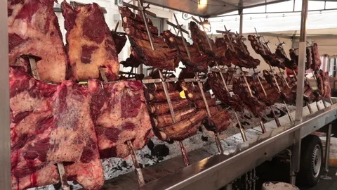 Large pieces of meat on the fire 動画素材 96157704