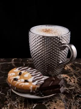 Large pimpled silver cup of coffee and cakes bisquits chocolate and coffee be Foto stock