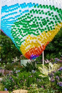 Large plastic bottle mosaic rainbow curtain garden landscape Foto stock