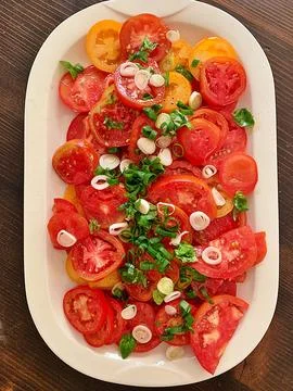 A large plate of tomatoes Foto stock